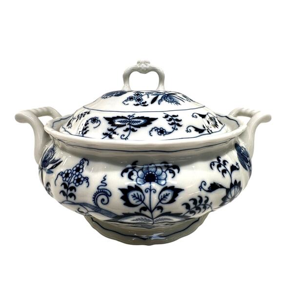 Blue Danube Japan Cobalt Blue Onion Round Covered Vegetable Serving Dish - Picture 4 of 7